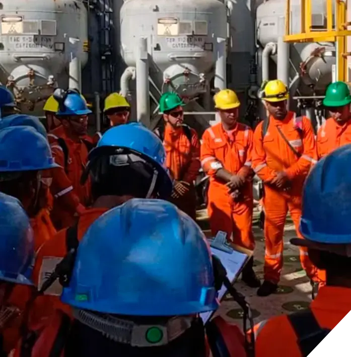 Equipe em operação industrial